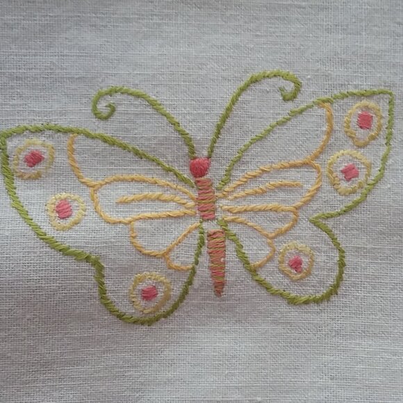 Vintage Butterfly Motif Table/Dresser Scarf - Picture 5 of 7